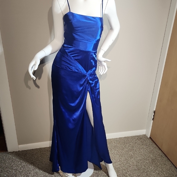 Elegant Blue Satin Evening Dress - Picture 2 of 15